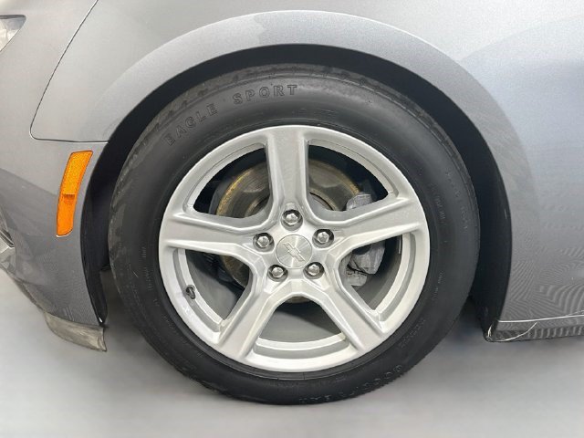 Used 2020 Chevrolet Camaro LT RWD image 35