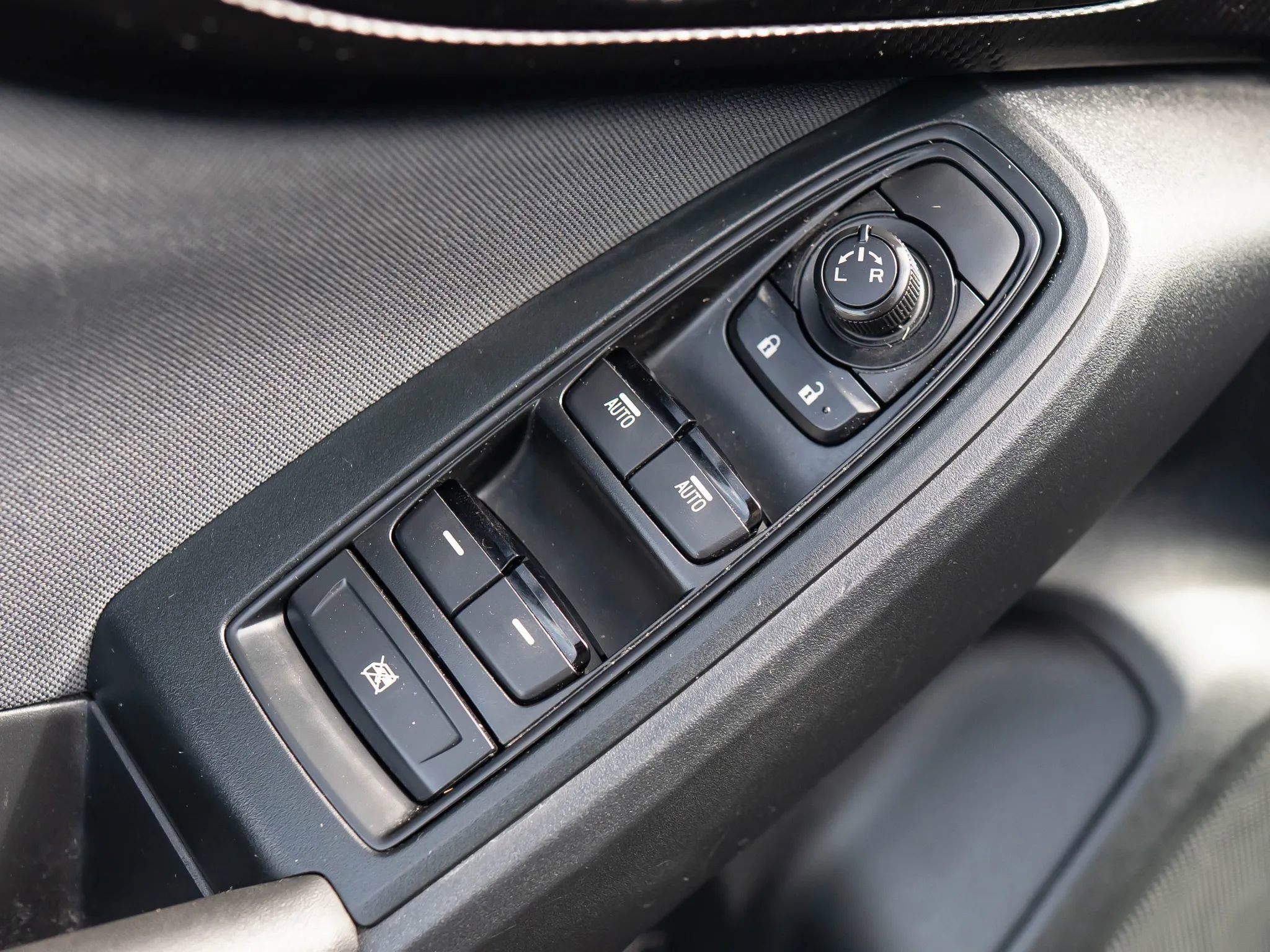 Used 2018 Subaru Crosstrek 2.0i Premium w/ Eyesight System image 41