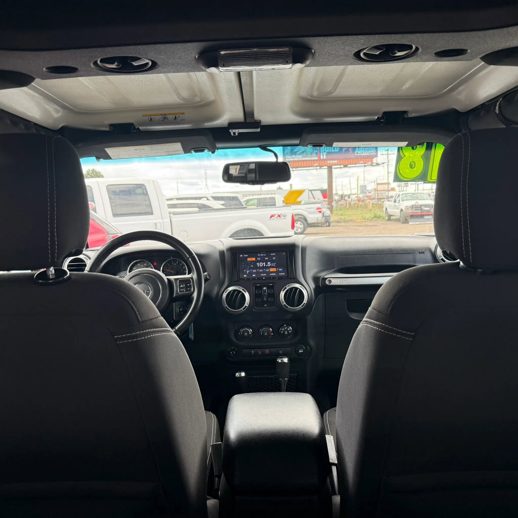 Used 2018 Jeep Wrangler Unlimited Sahara w/ Connectivity Group AWD/4WD image 17