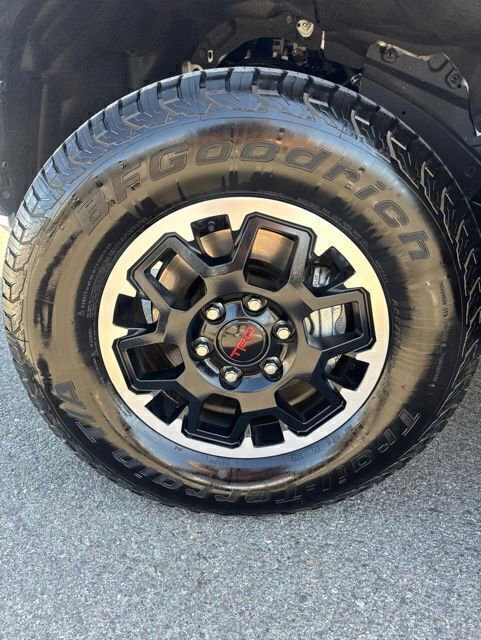 Certified 2025 Toyota Tacoma TRD Off-Road AWD/4WD image 8