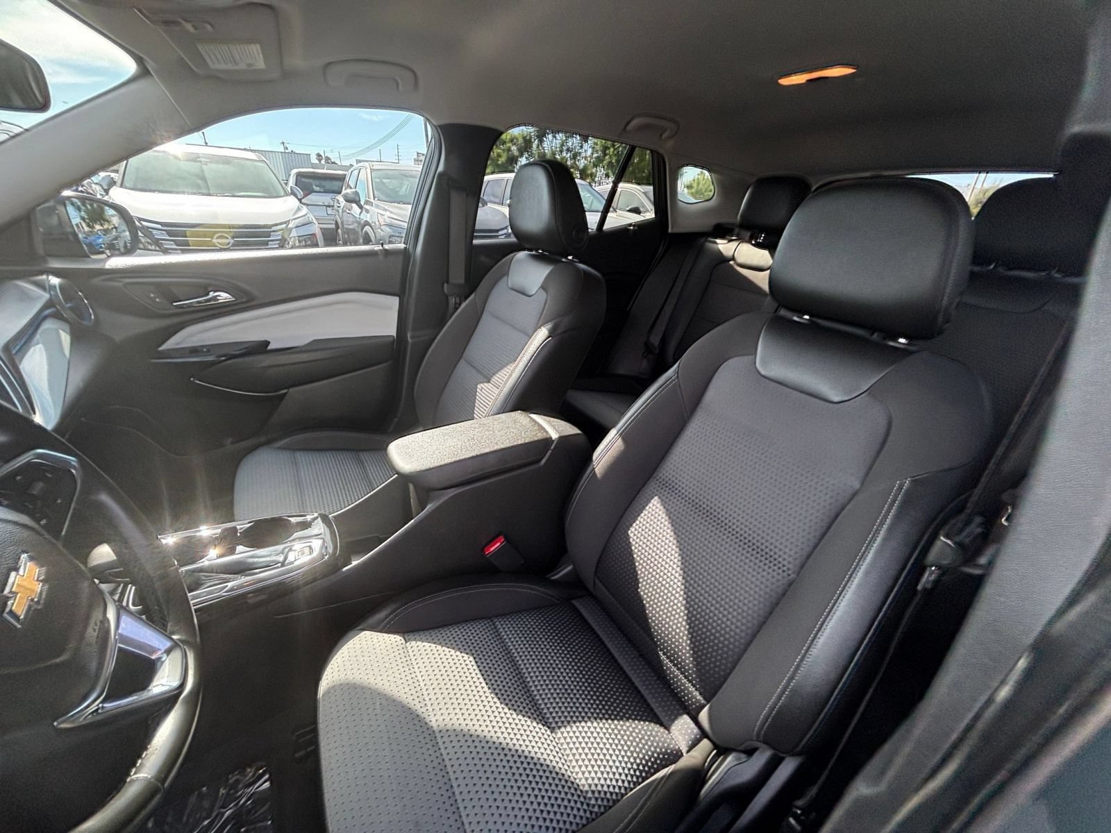 Used 2025 Chevrolet Trax LT w/ LT Convenience Package FWD image 28