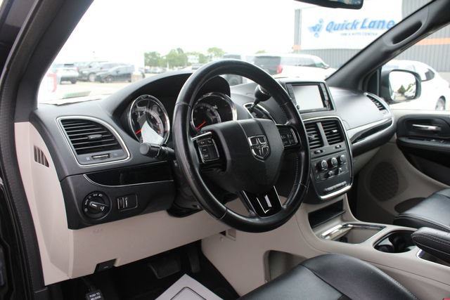 Used 2019 Dodge Grand Caravan SXT FWD image 2