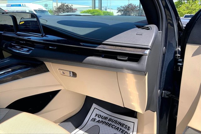 Used 2021 Cadillac Escalade Premium Luxury AWD/4WD image 16