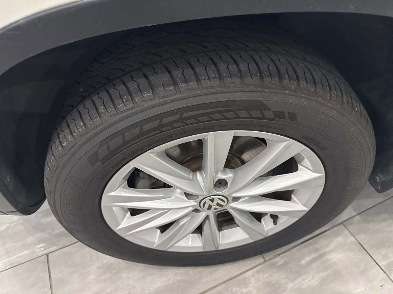 Used 2017 Volkswagen Tiguan Limited w/ Premium Package FWD image 41