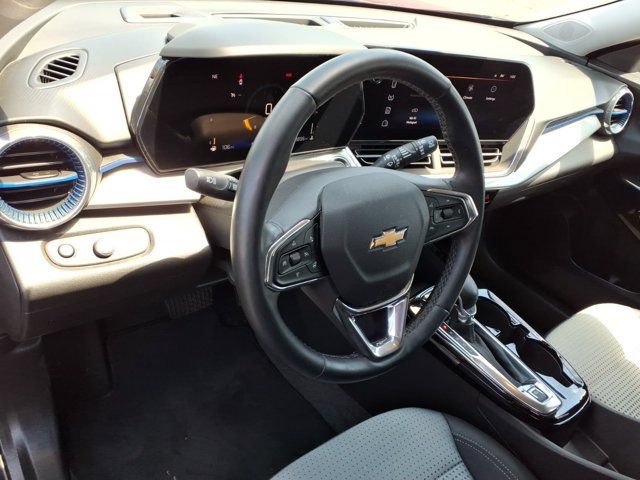 Used 2025 Chevrolet Trax LT w/ Driver Confidence Package FWD image 8