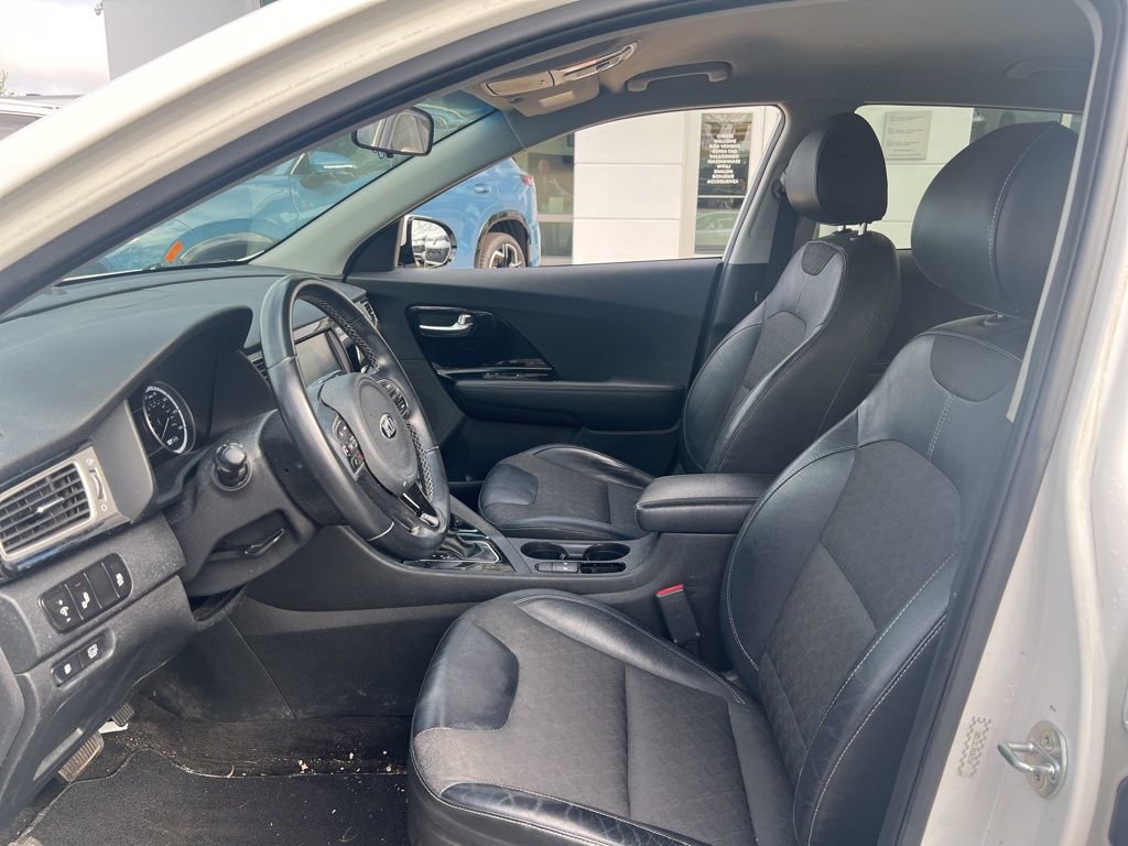 Used 2017 Kia Niro EX FWD image 11