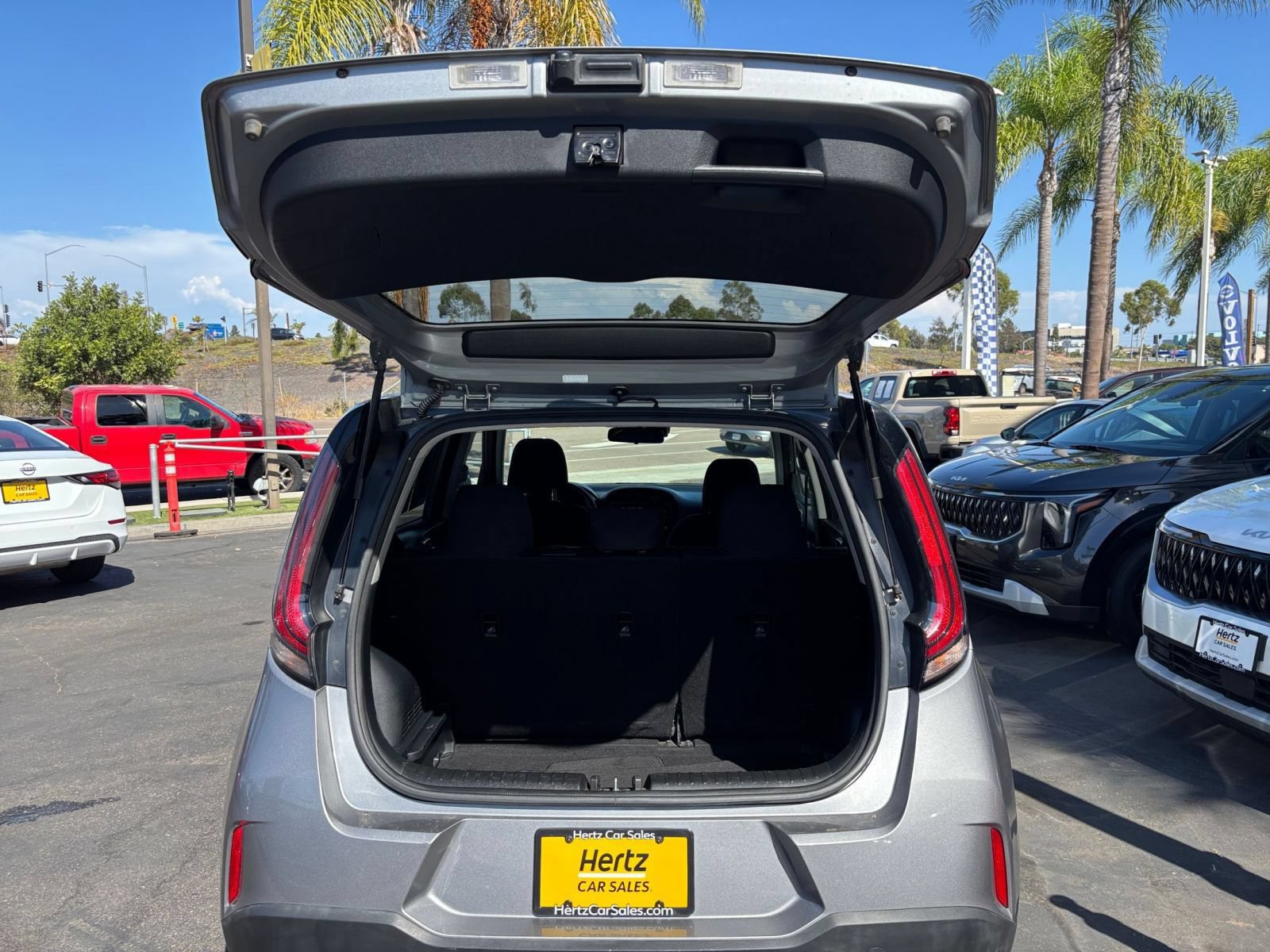 Used 2025 Kia Soul LX w/ LX Technology Package FWD image 28