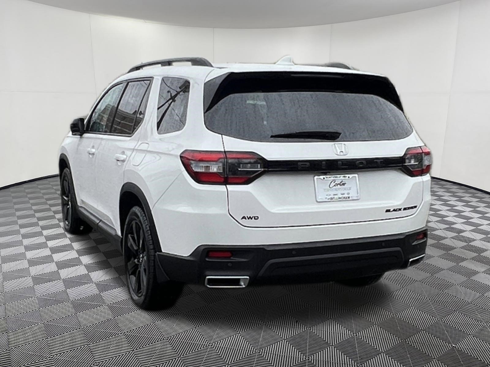 Used 2025 Honda Pilot Black Edition image 4