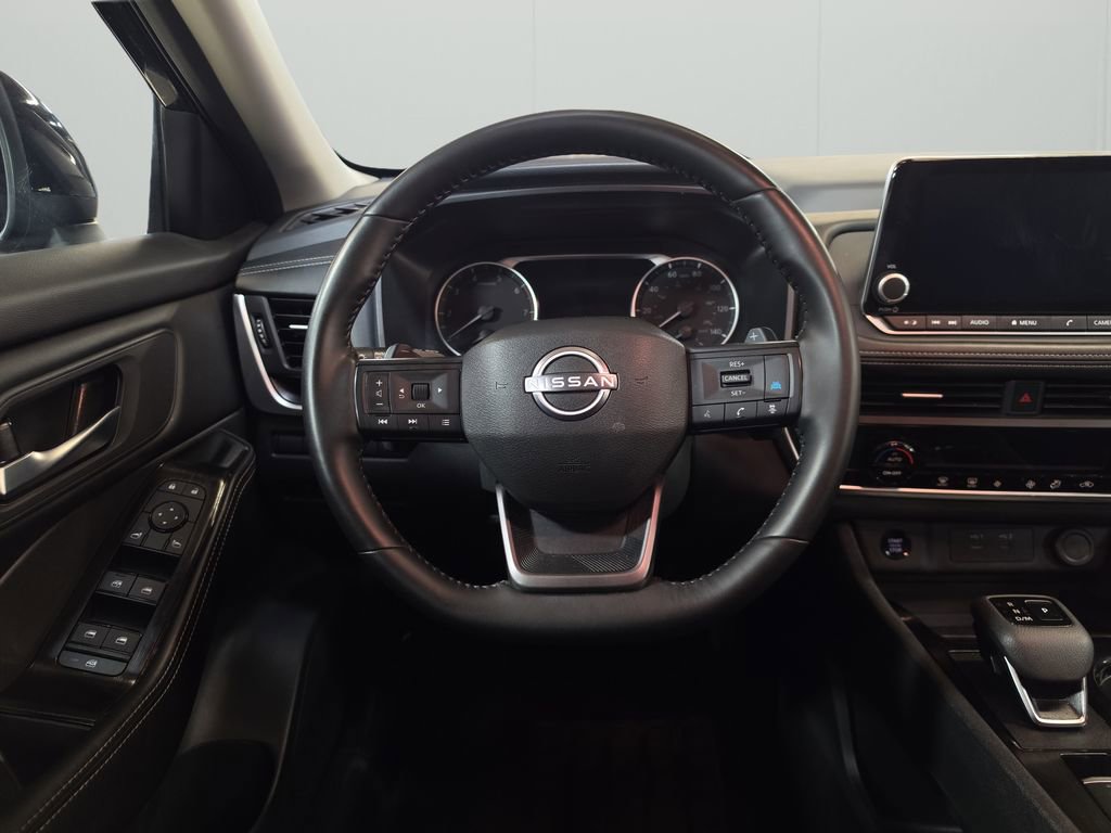 Used 2025 Nissan Rogue SV image 14