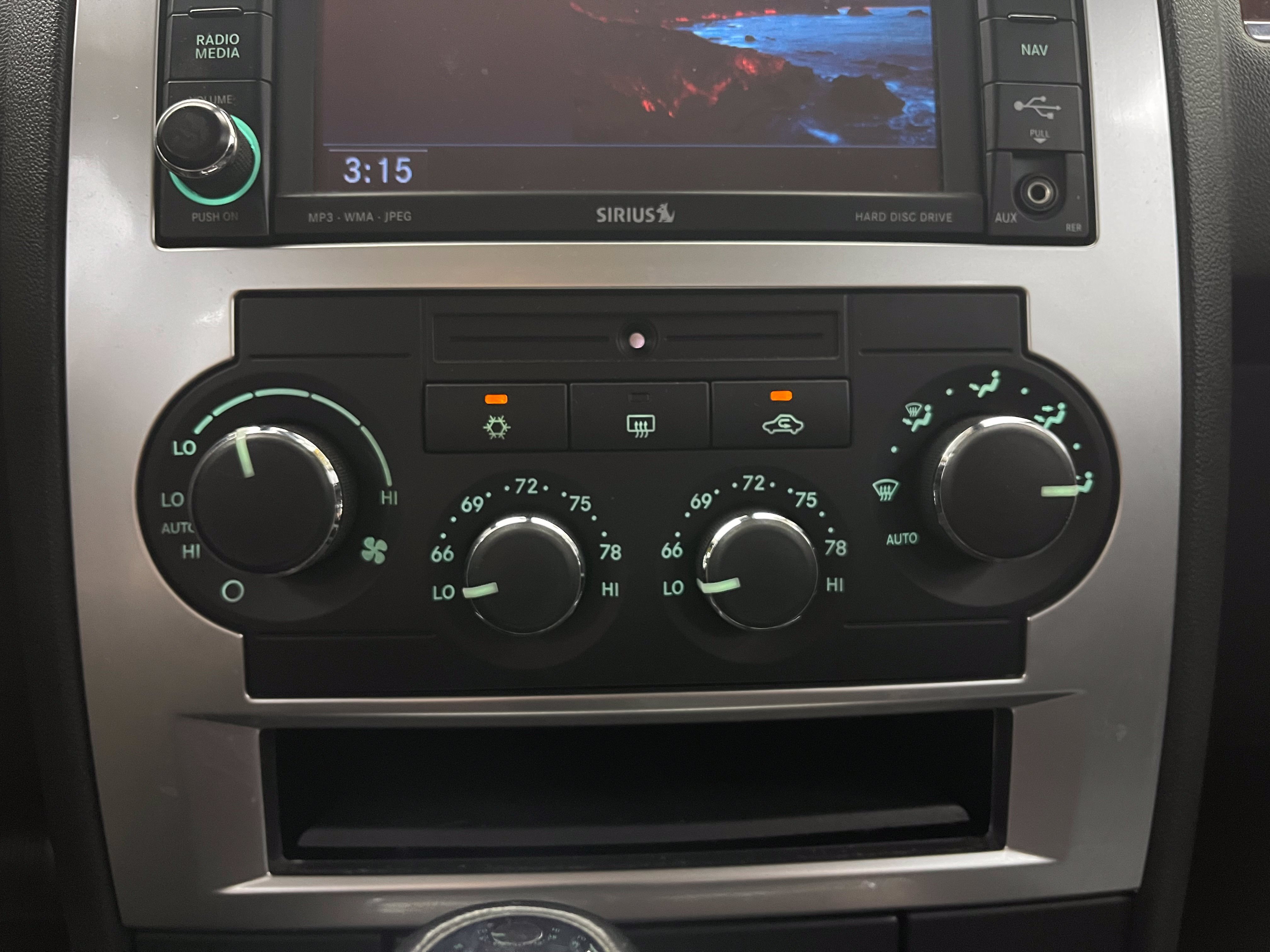 Used 2009 Chrysler 300 C w/ Luxury Group II RWD image 28