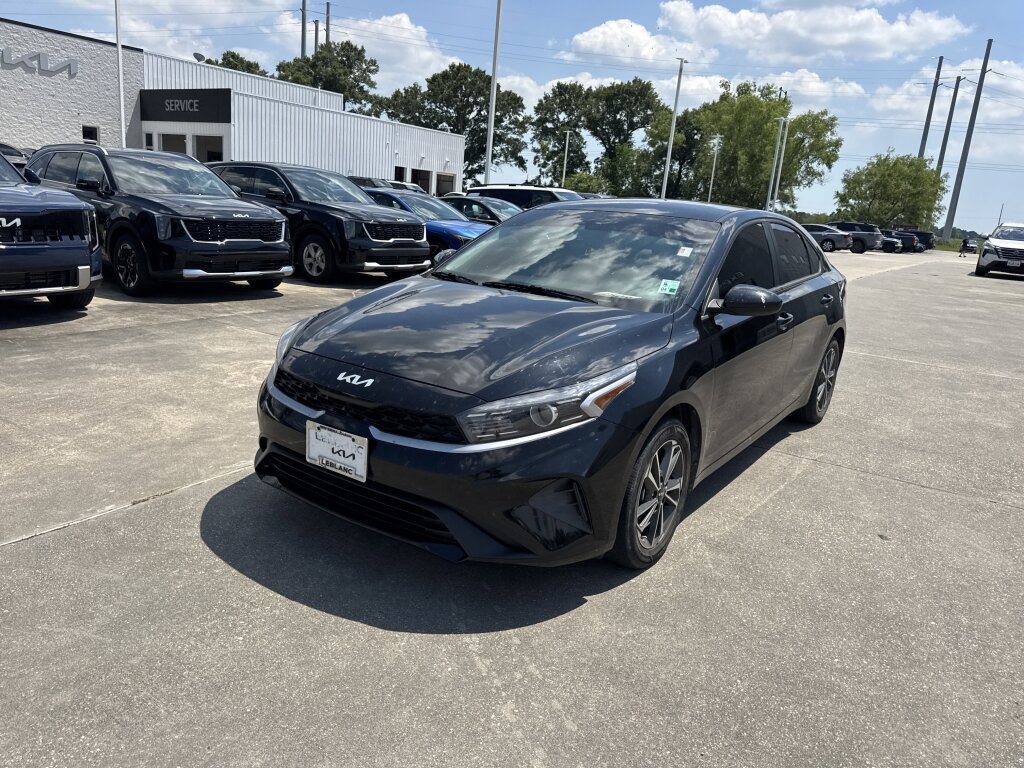 Certified 2023 Kia Forte LXS FWD image 3