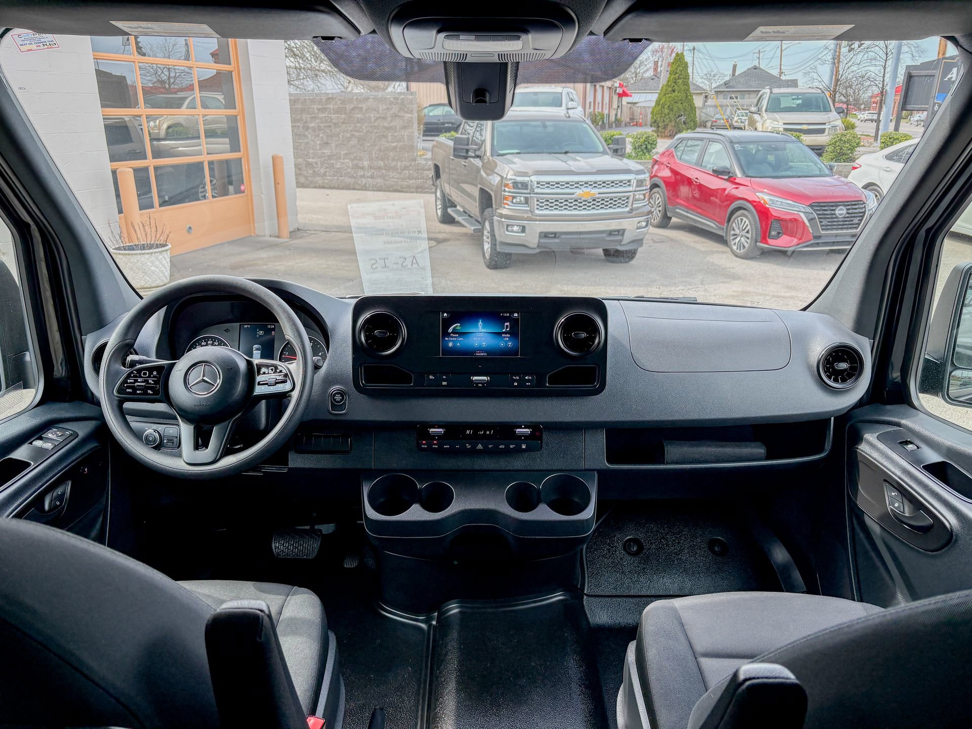 Used 2024 Mercedes-Benz Sprinter 2500 image 29