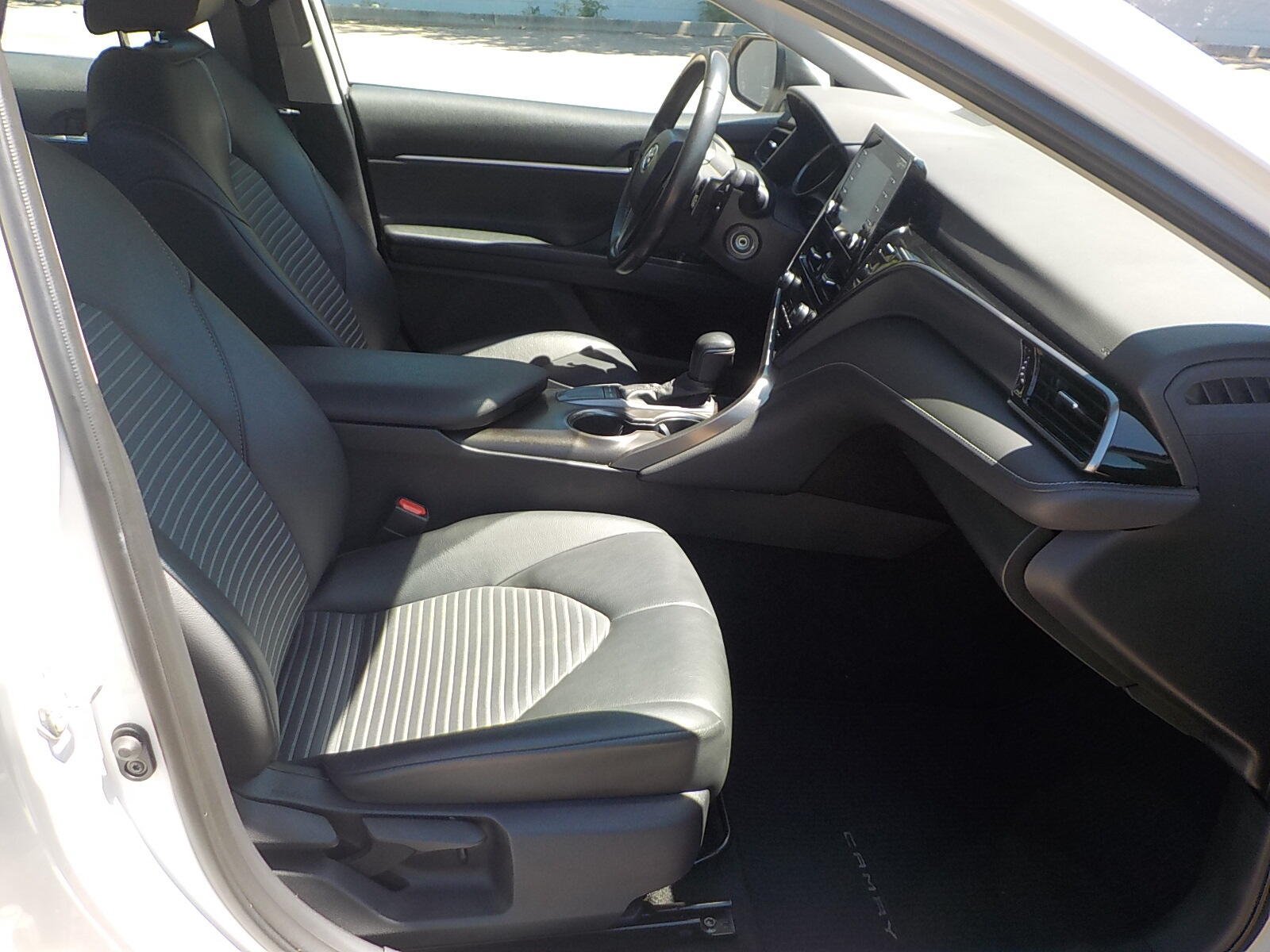 Used 2023 Toyota Camry SE FWD image 6