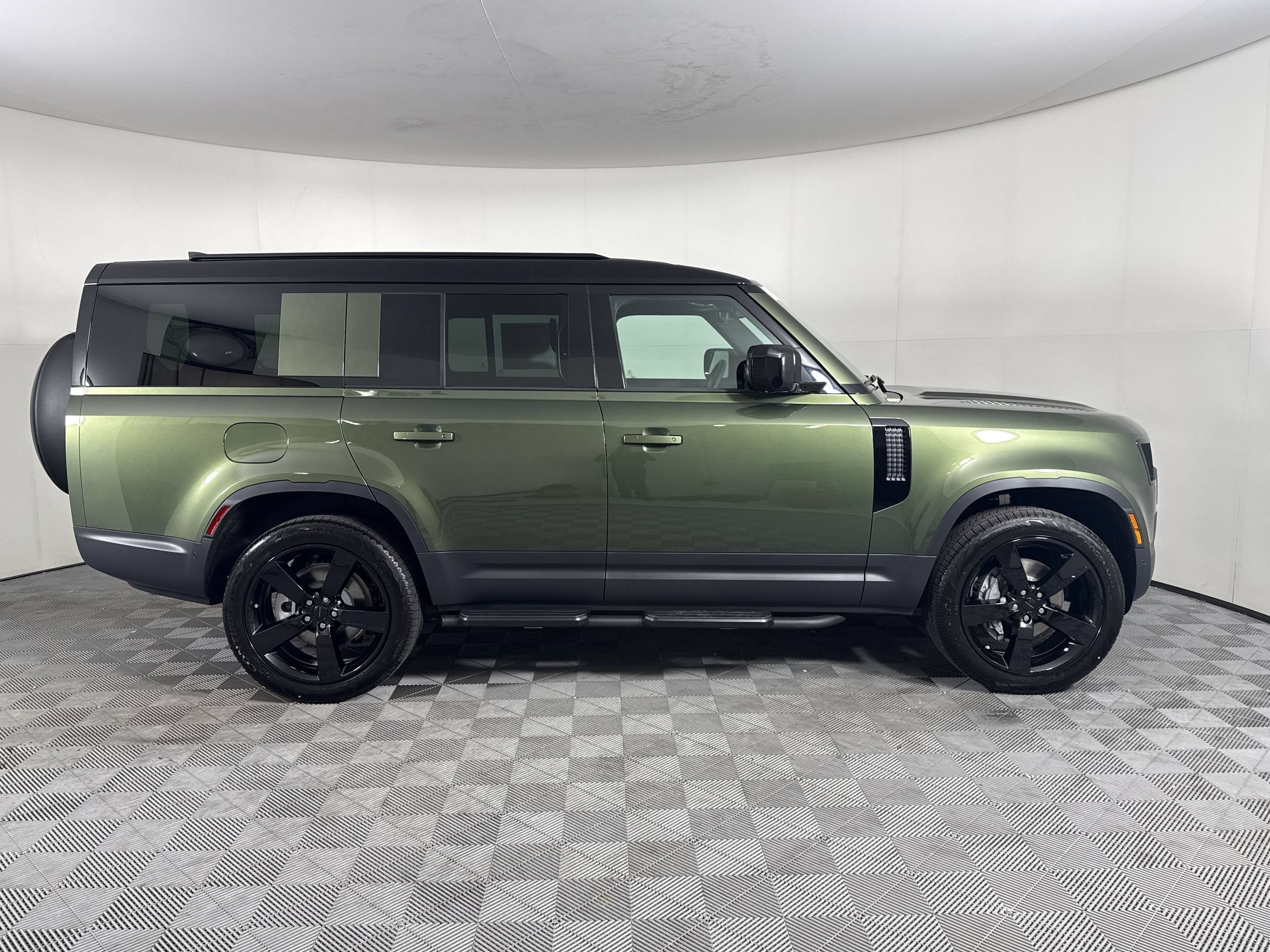New 2026 Land Rover Defender 130 S AWD/4WD image 8