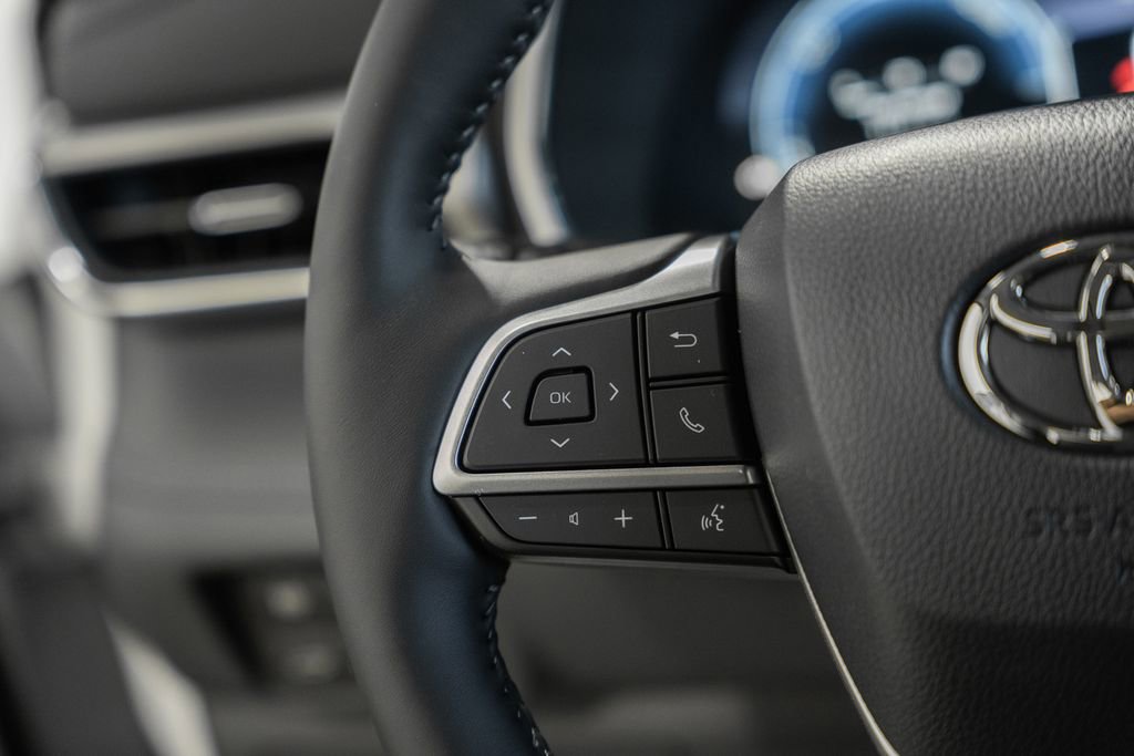 New 2026 Toyota Highlander Platinum image 32