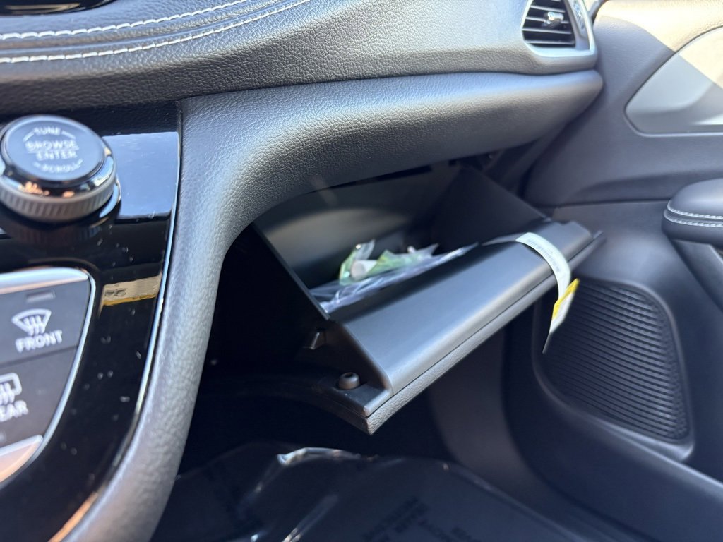 New 2026 Chrysler Pacifica Select image 39