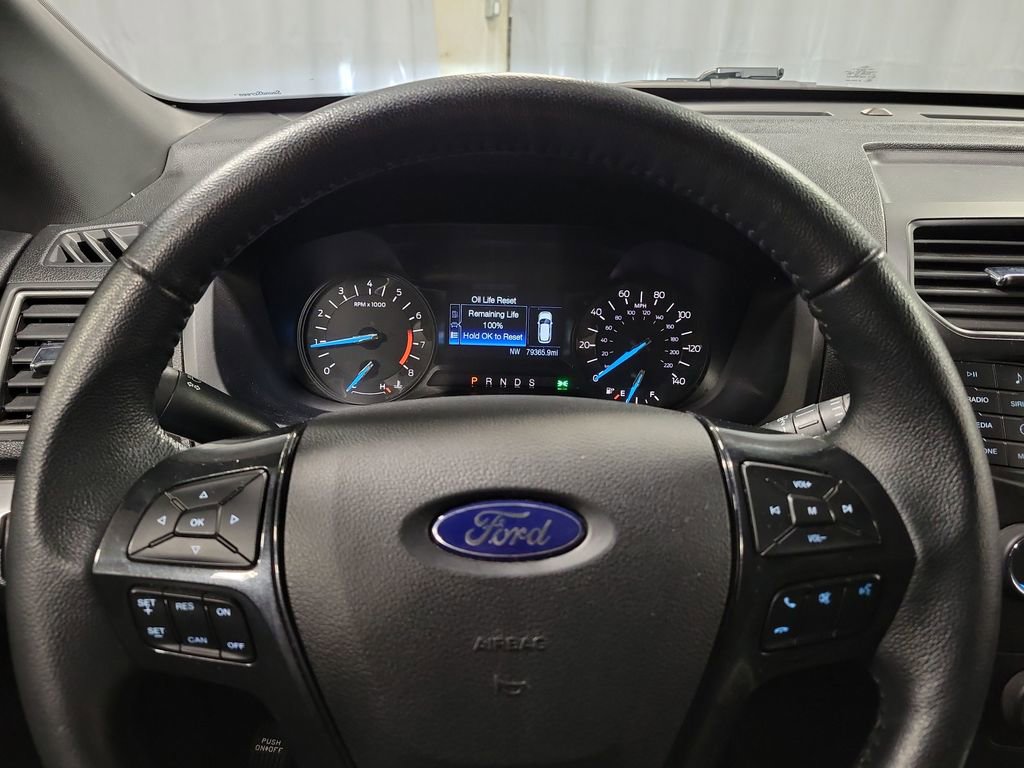 Used 2018 Ford Explorer XLT image 15