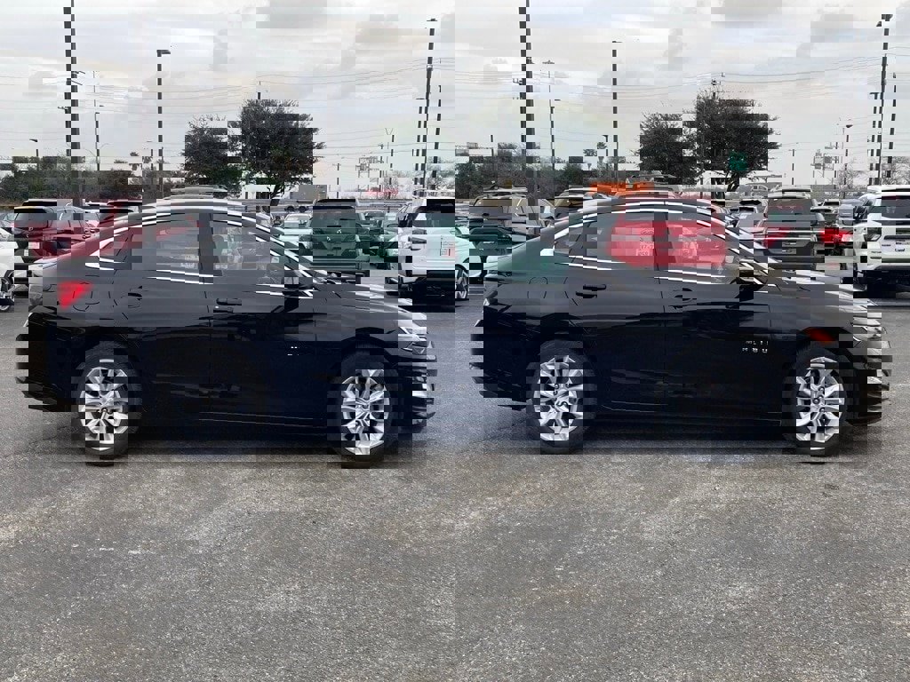 Used 2025 Chevrolet Malibu LT image 4