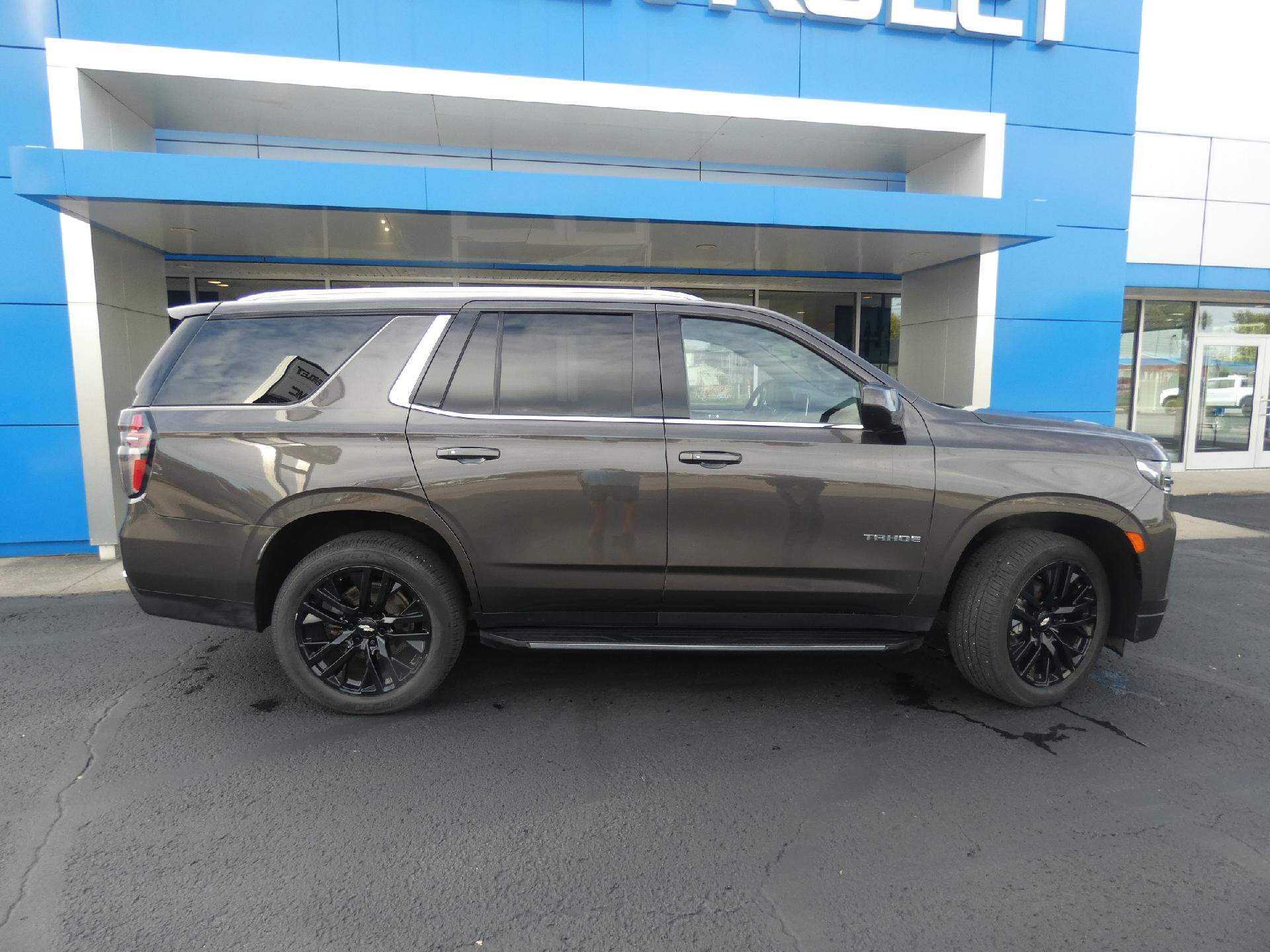 Used 2021 Chevrolet Tahoe LT AWD/4WD image 2