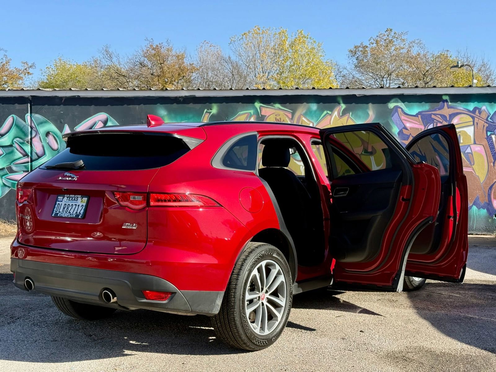 Used 2018 Jaguar F-PACE Premium image 10