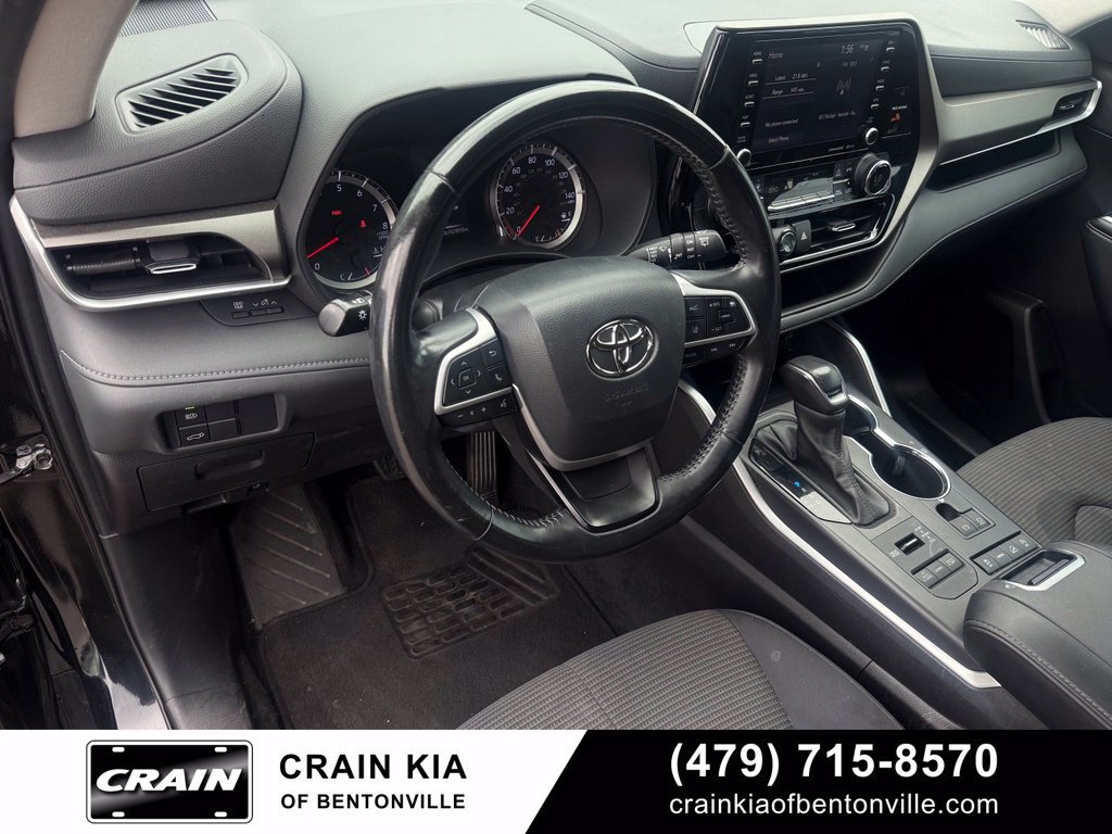 Used 2022 Toyota Highlander LE AWD/4WD image 9