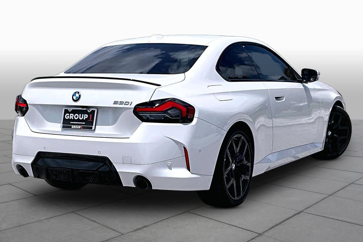 Used 2025 BMW 230i Coupe w/ M Sport Package RWD image 12