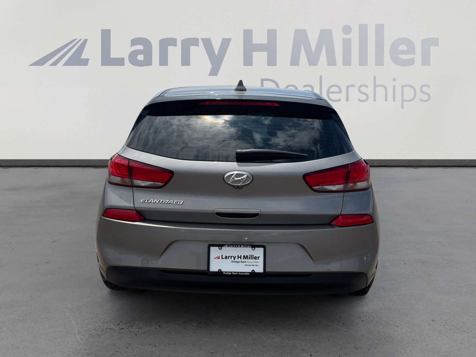 Used 2020 Hyundai Elantra GT FWD image 4