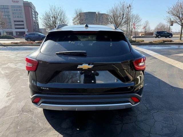 Used 2025 Chevrolet Trax LT w/ Driver Confidence Package image 7