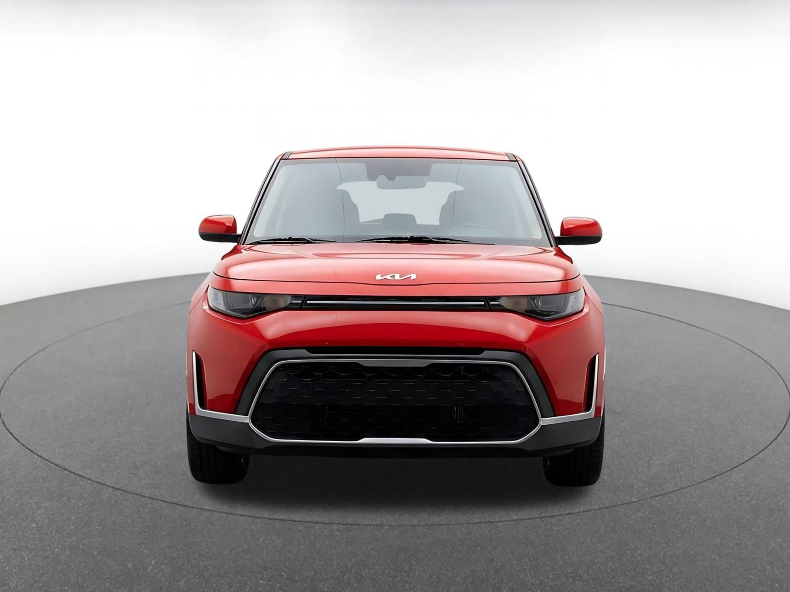 Used 2025 Kia Soul LX w/ LX Technology Package FWD image 2