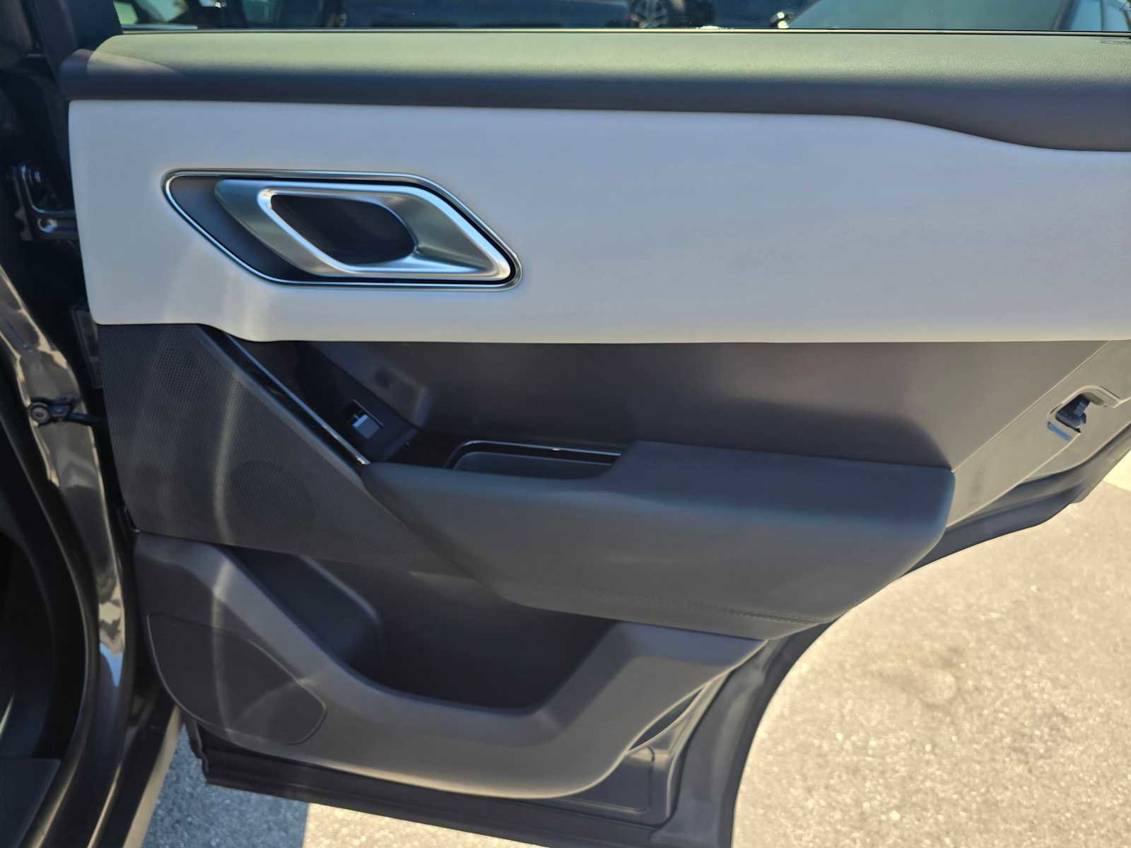 Used 2026 Land Rover Range Rover Velar Dynamic SE image 13