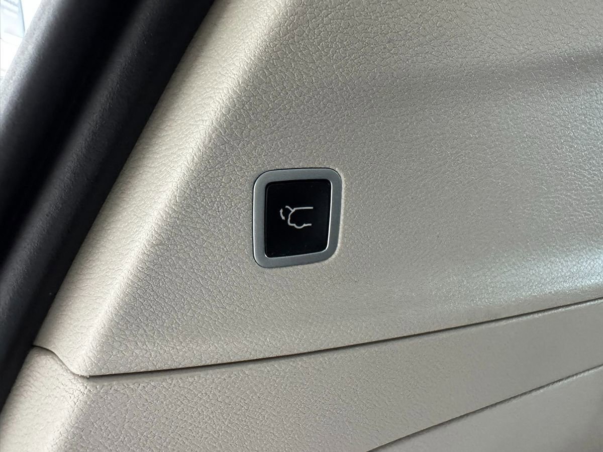 Used 2018 Chrysler Pacifica Touring-L FWD image 52