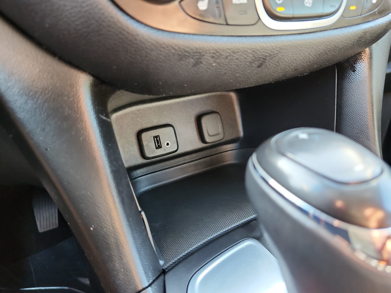 Used 2018 Chevrolet Equinox LT FWD image 20