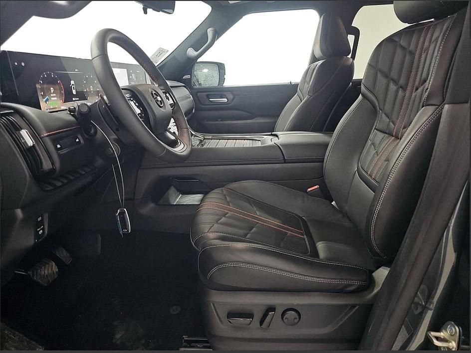 Used 2025 Nissan Armada PRO-4X image 7