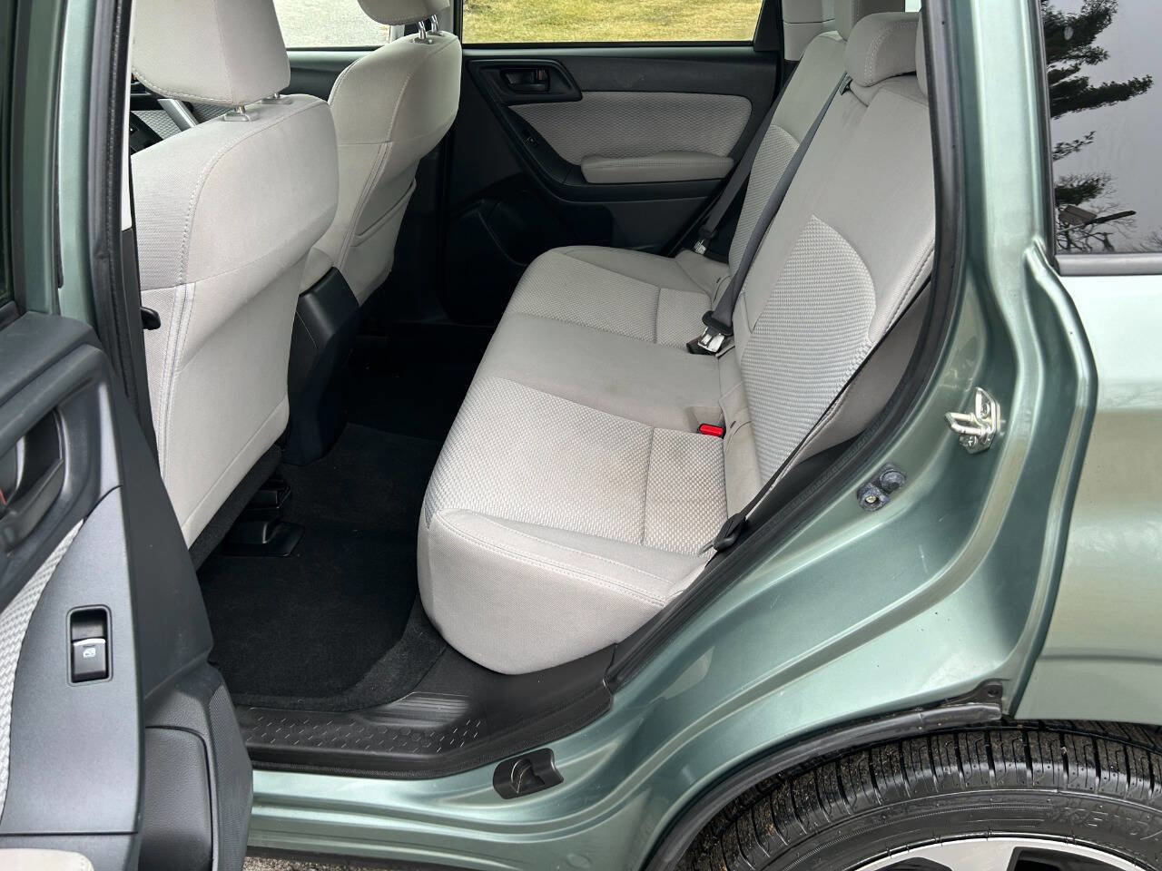 Used 2017 Subaru Forester 2.5i Premium image 12