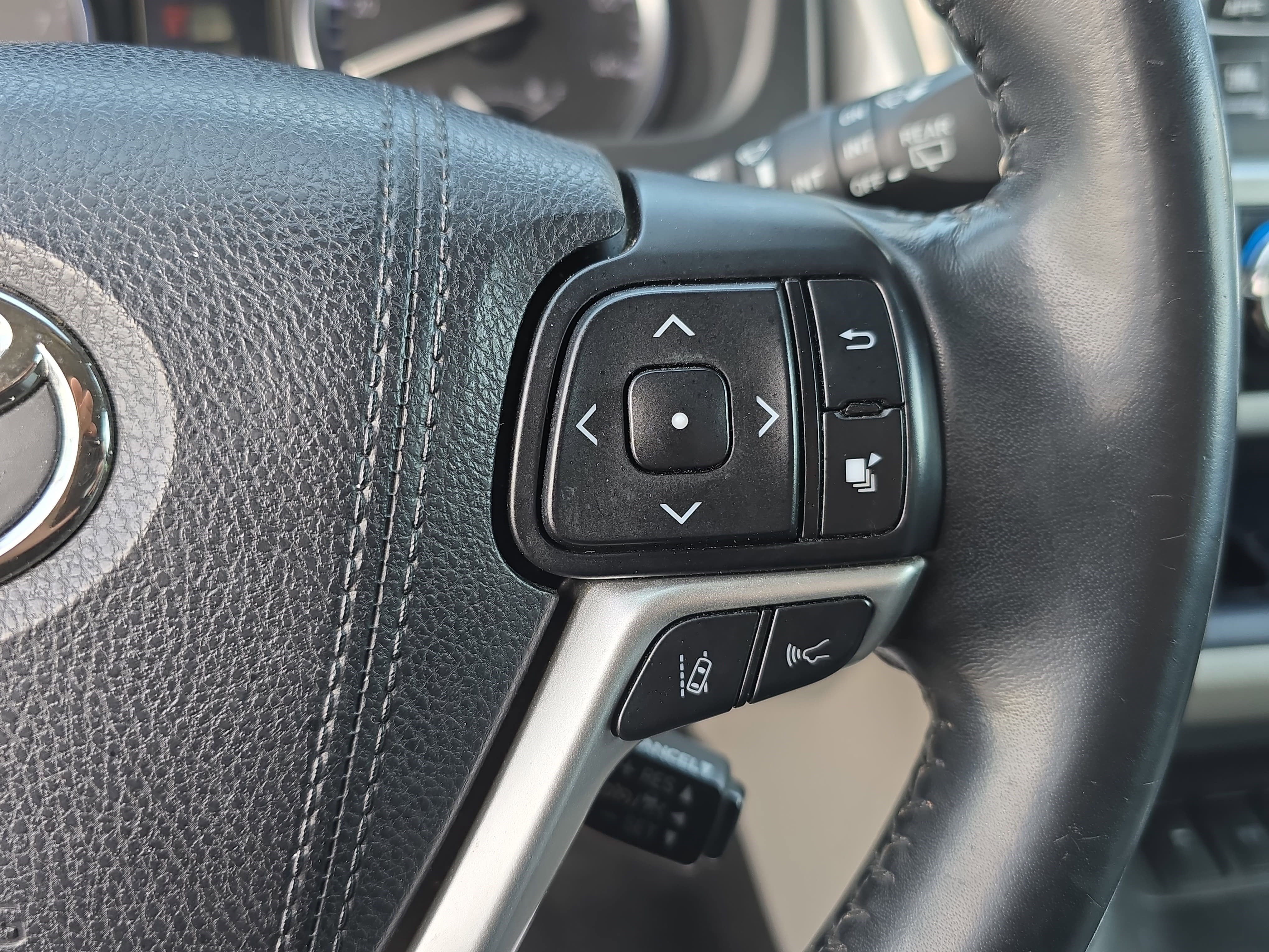 Used 2017 Toyota Highlander Limited image 19