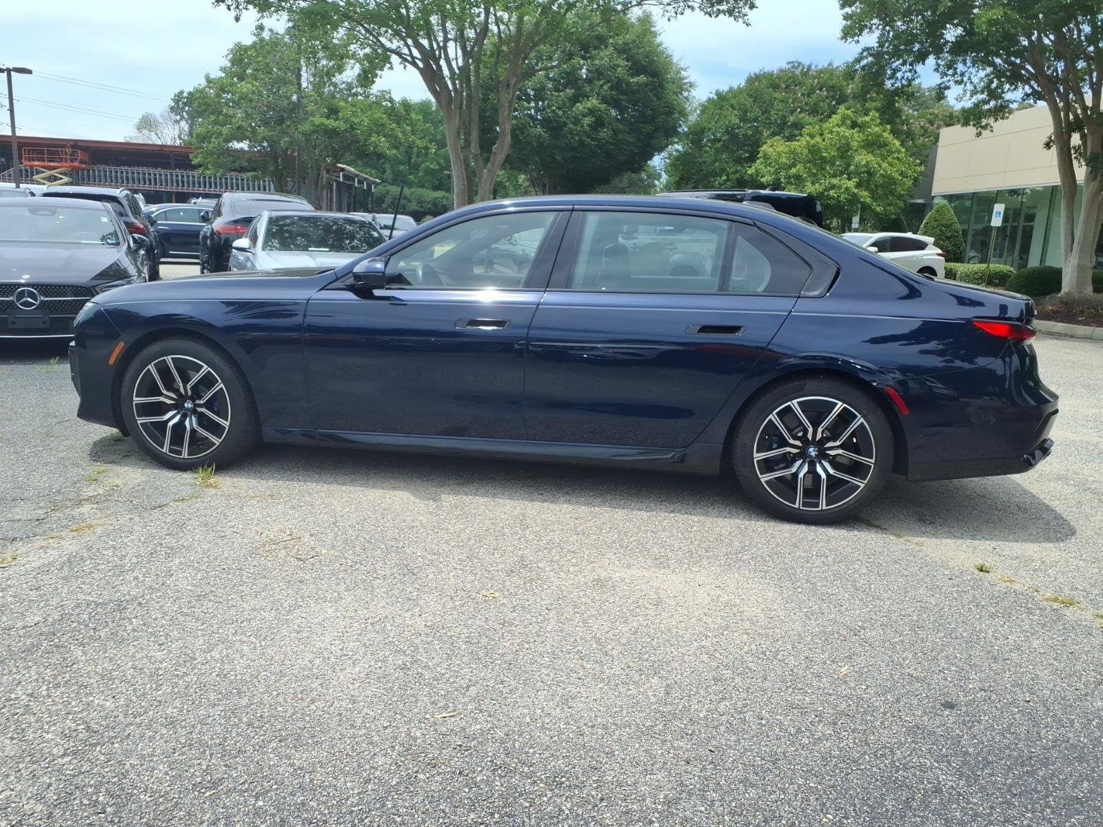 Used 2024 BMW 760i xDrive w/ Premium Package AWD/4WD image 9