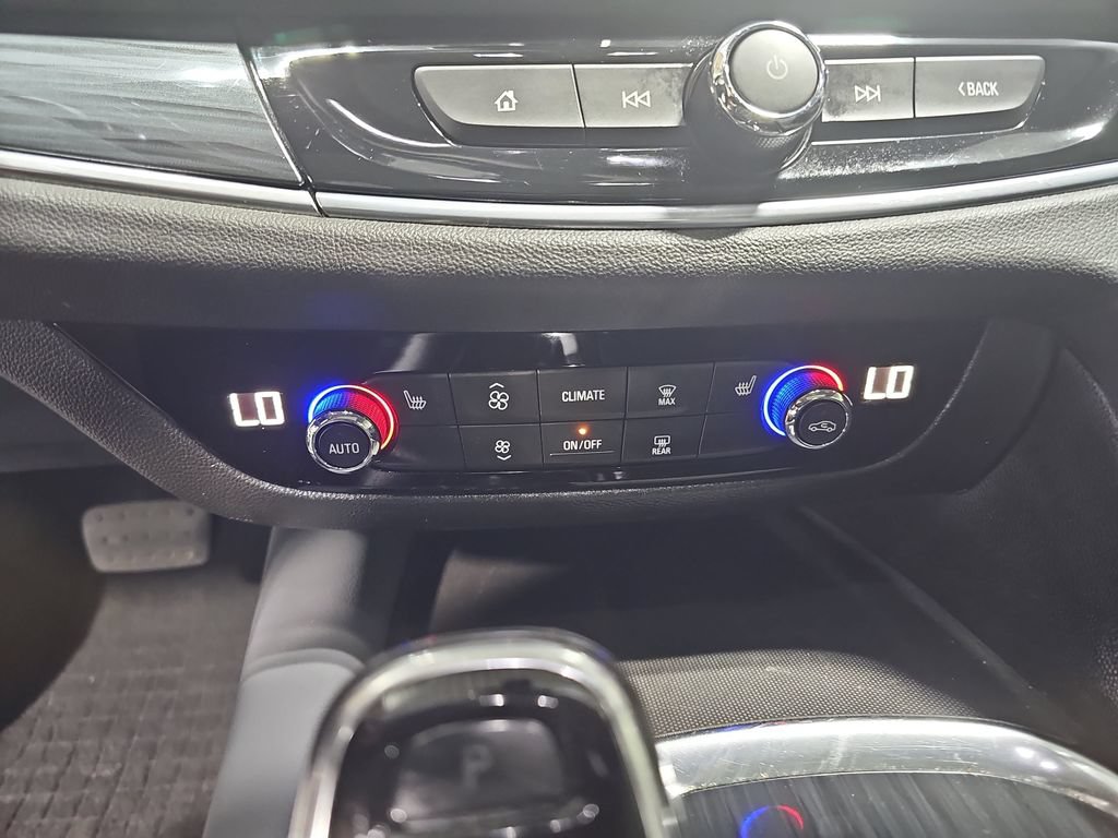 Used 2021 Buick Enclave Essence w/ Sound and Sites Package AWD/4WD image 21