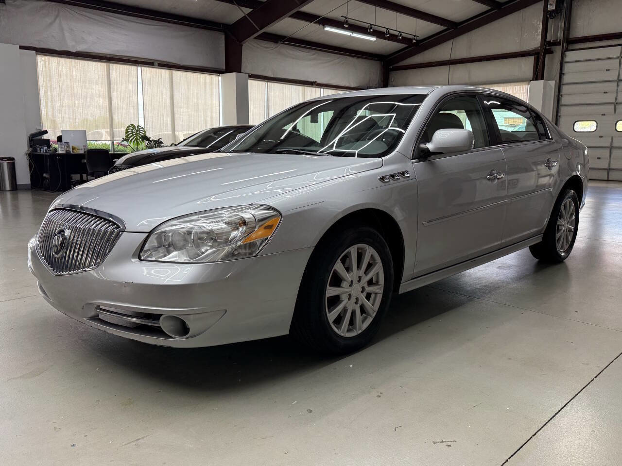 Used 2011 Buick Lucerne CX FWD image 5