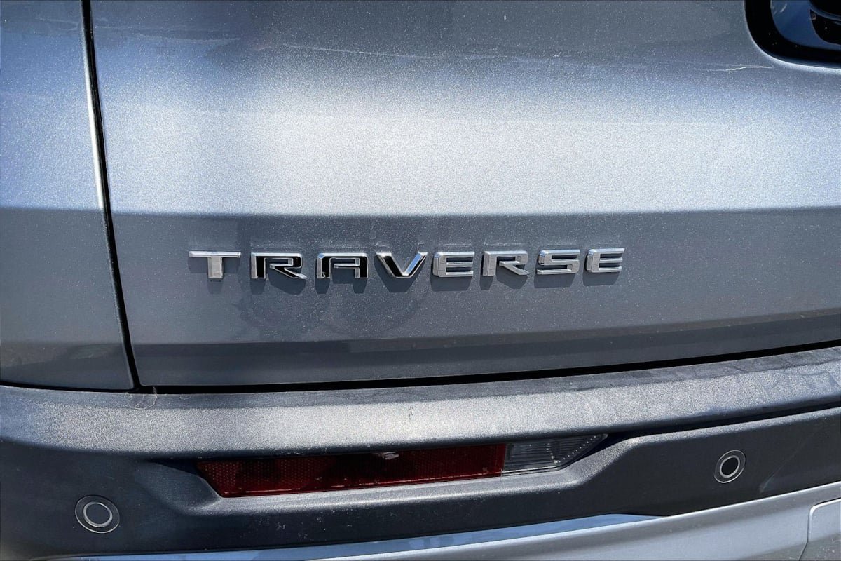 Used 2024 Chevrolet Traverse LT FWD image 8