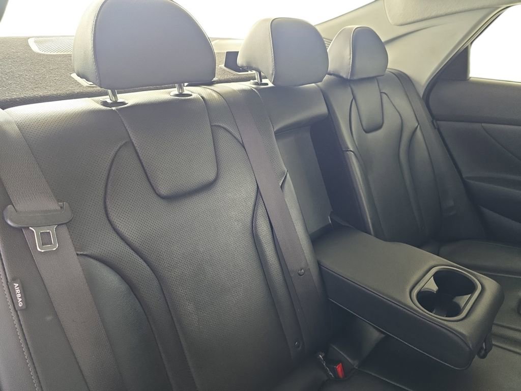 Used 2025 Hyundai Elantra Limited image 18