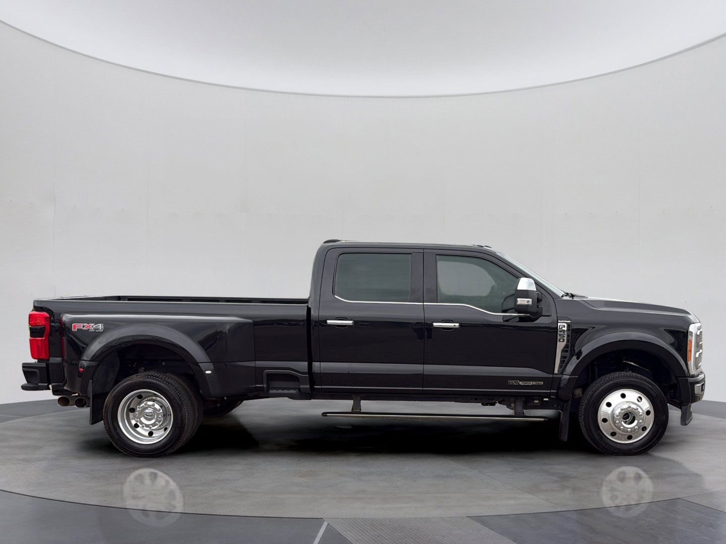 Used 2023 Ford F450 Platinum w/ FX4 Off-Road Package AWD/4WD image 7