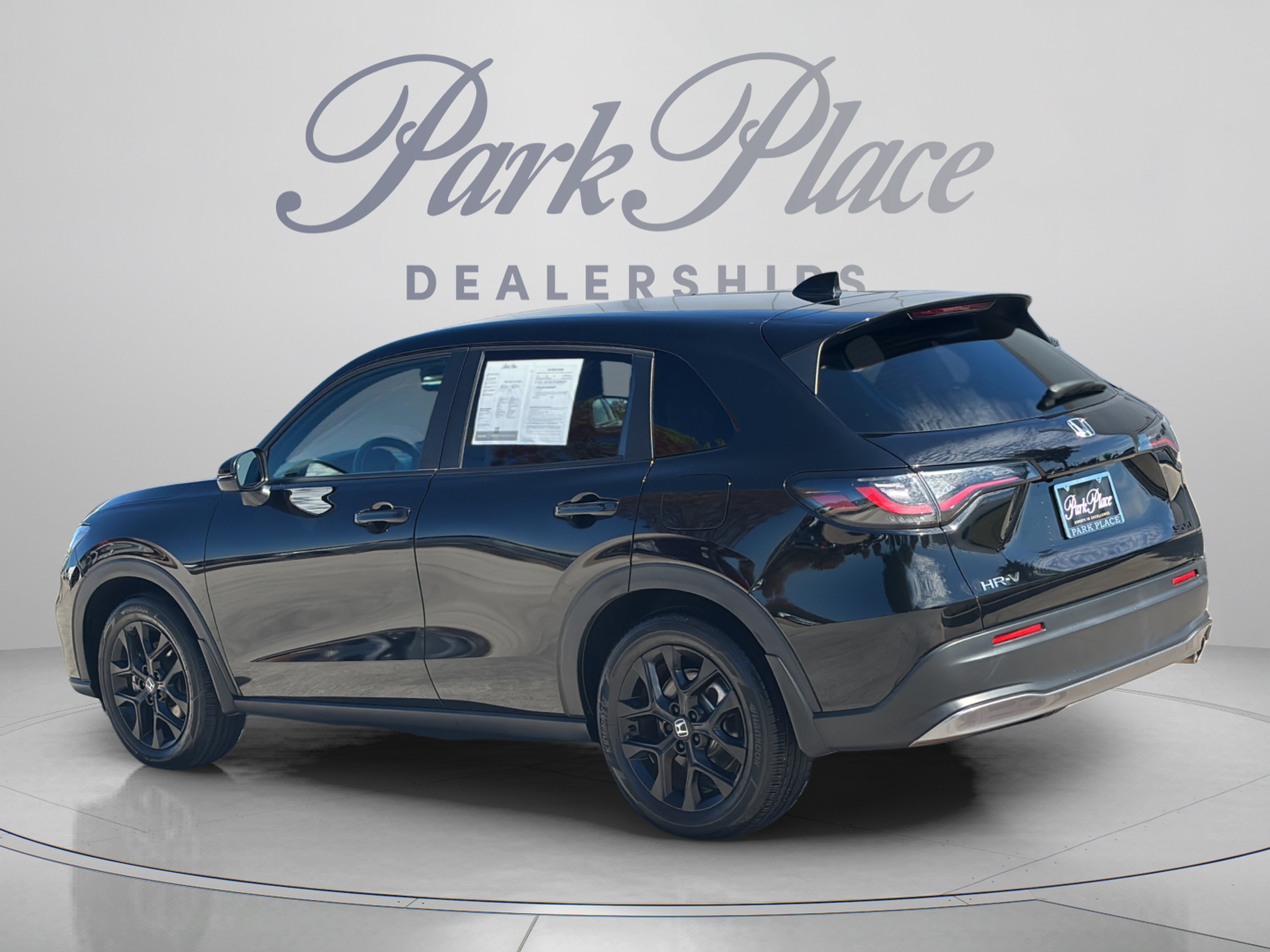 Used 2025 Honda HR-V Sport image 3