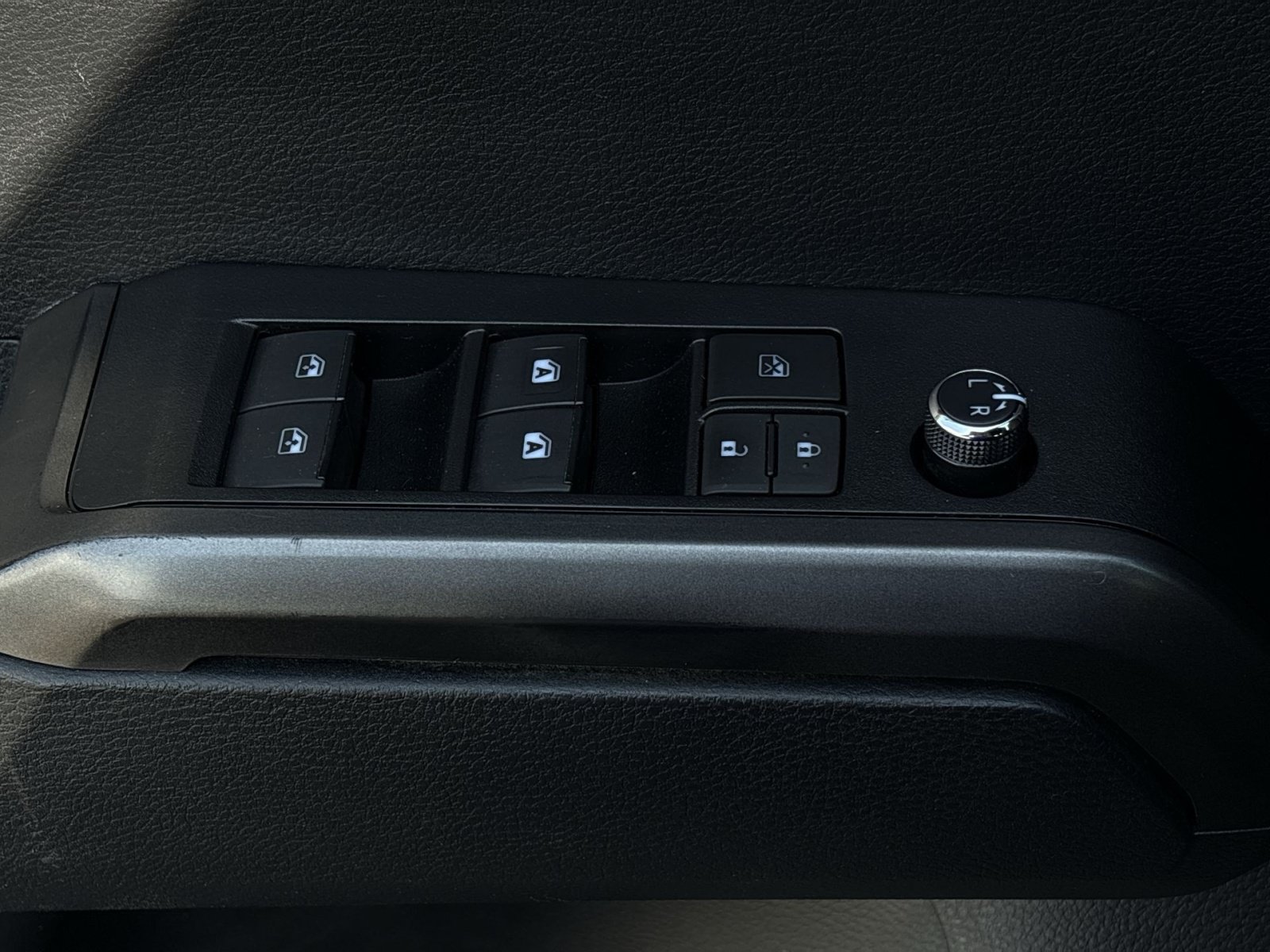 Used 2018 Toyota Tacoma TRD Sport w/ Technology Package RWD image 15