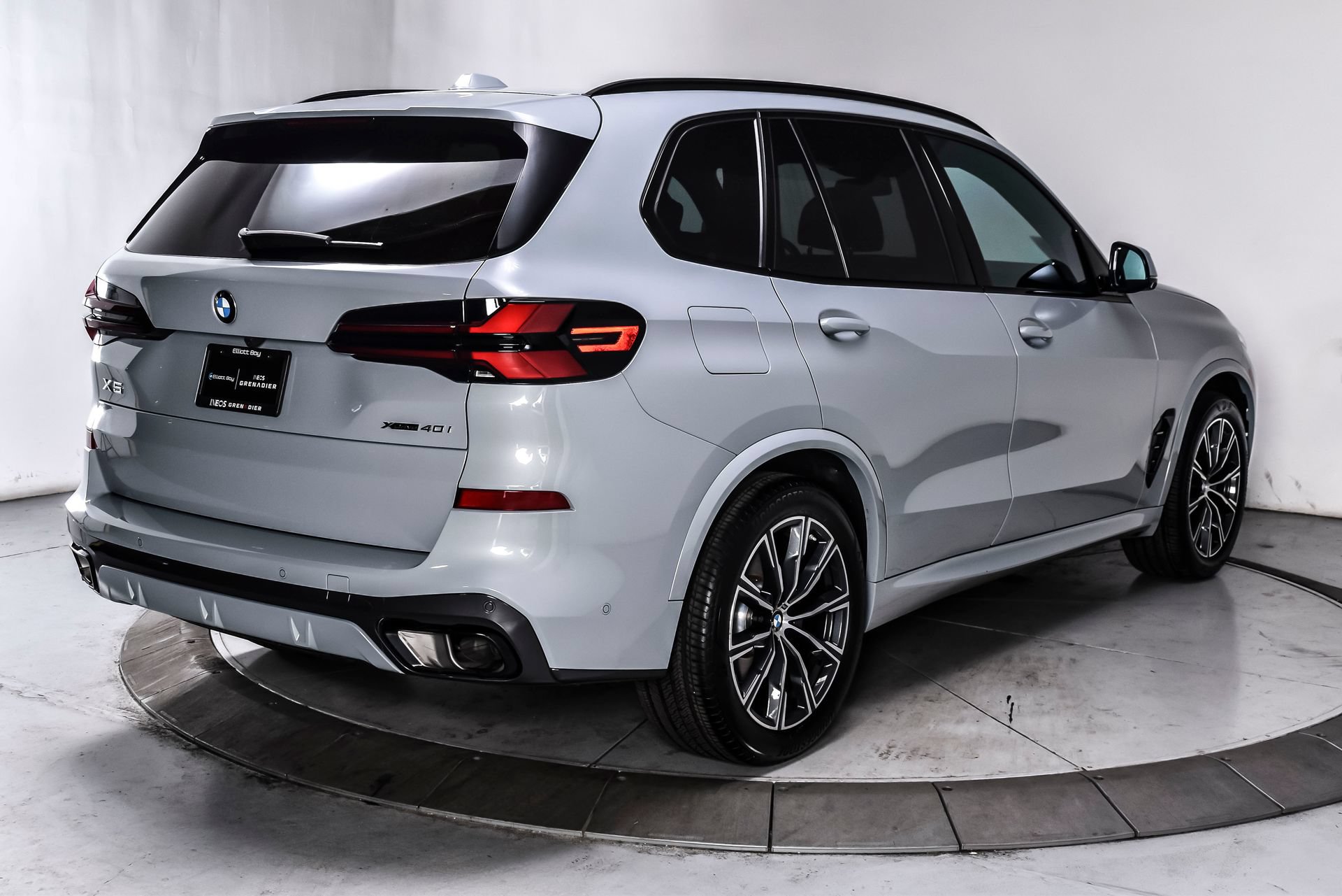 Used 2024 BMW X5 xDrive40i w/ M Sport Package AWD/4WD image 5