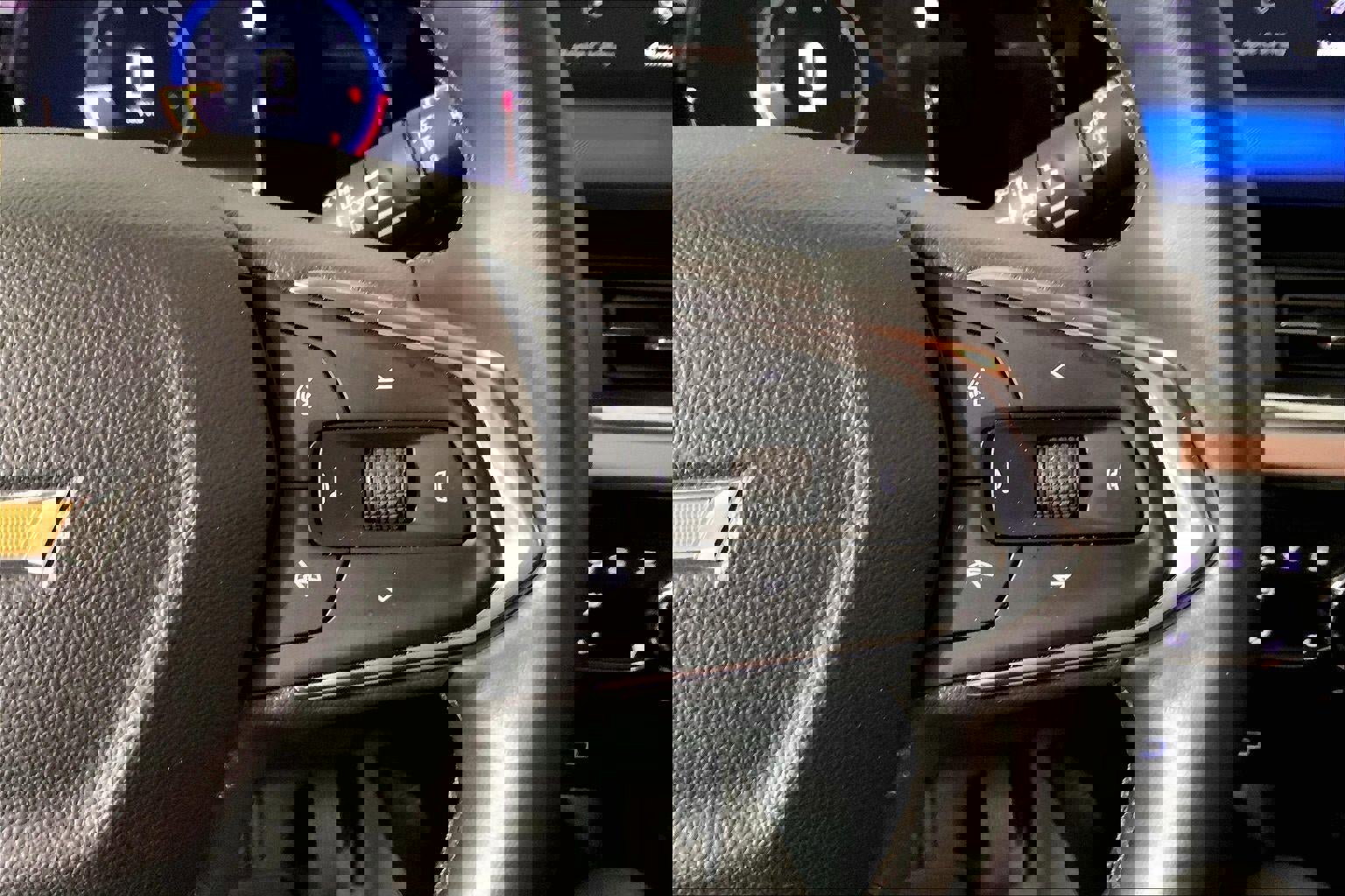 Used 2025 Chevrolet Trax LT w/ LT Convenience Package image 19