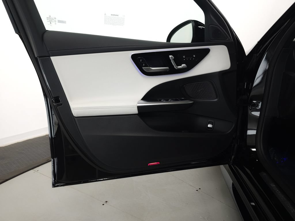 Certified 2026 Mercedes-Benz C 300 4MATIC Sedan image 5