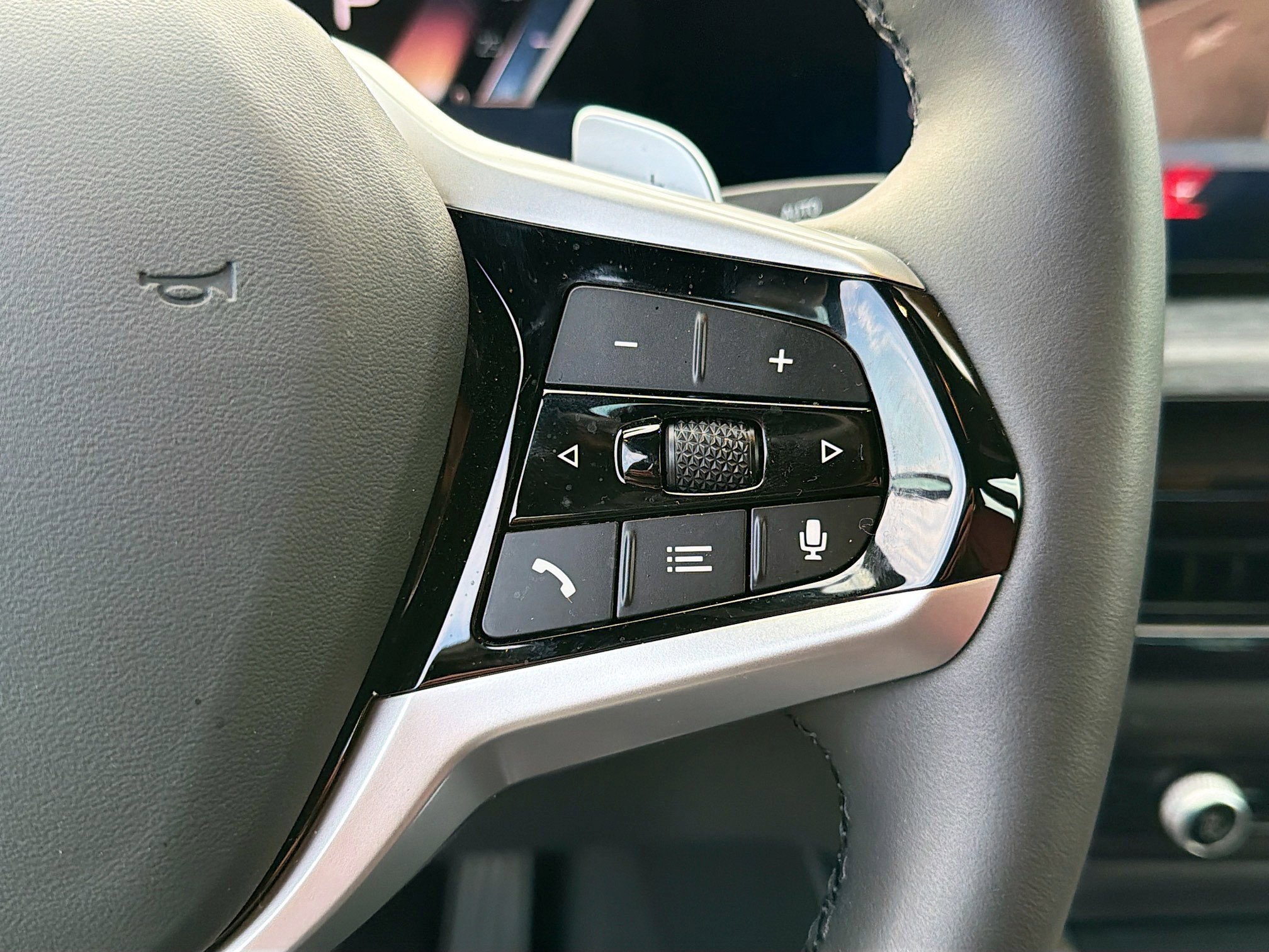 Used 2025 BMW 330i Sedan image 38