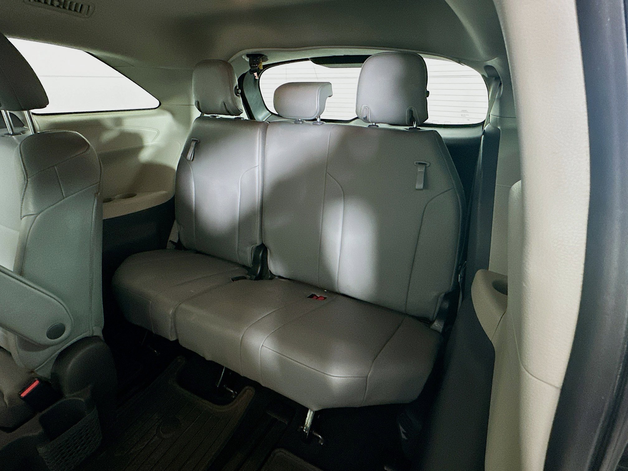 Used 2021 Toyota Sienna XLE image 29