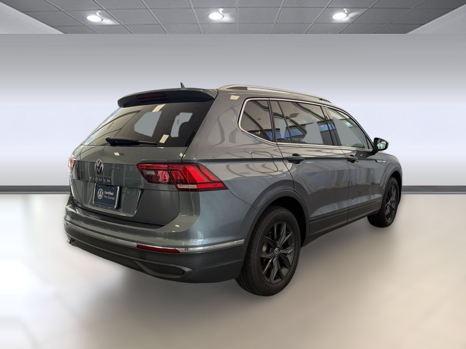 Certified 2024 Volkswagen Tiguan SE w/ Panoramic Sunroof Package FWD image 9