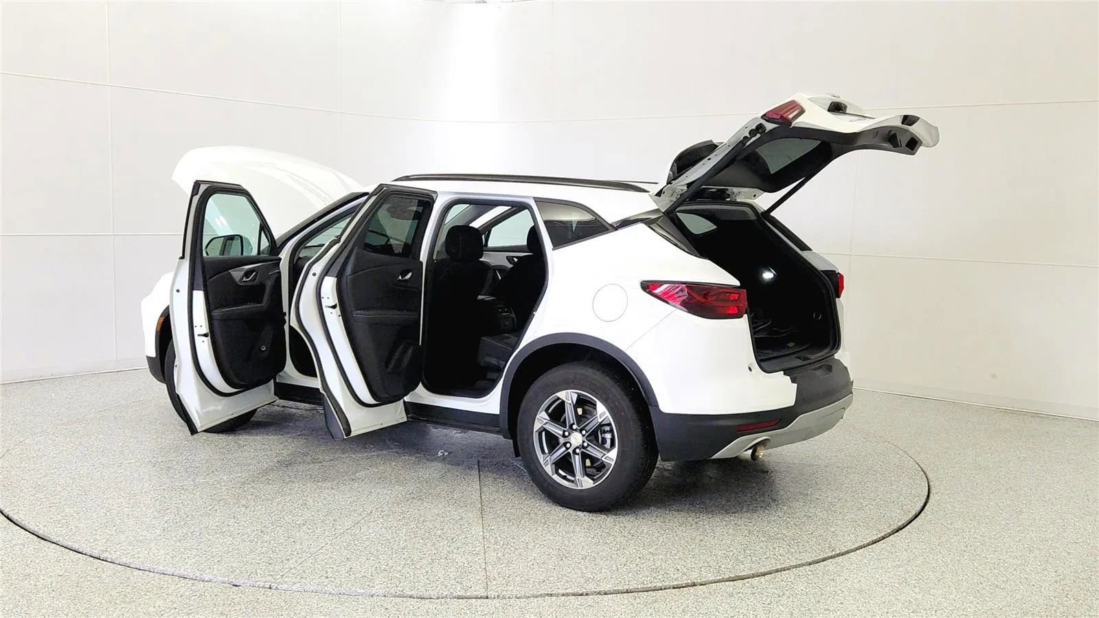 Used 2024 Chevrolet Blazer LT w/ Convenience Package FWD image 11